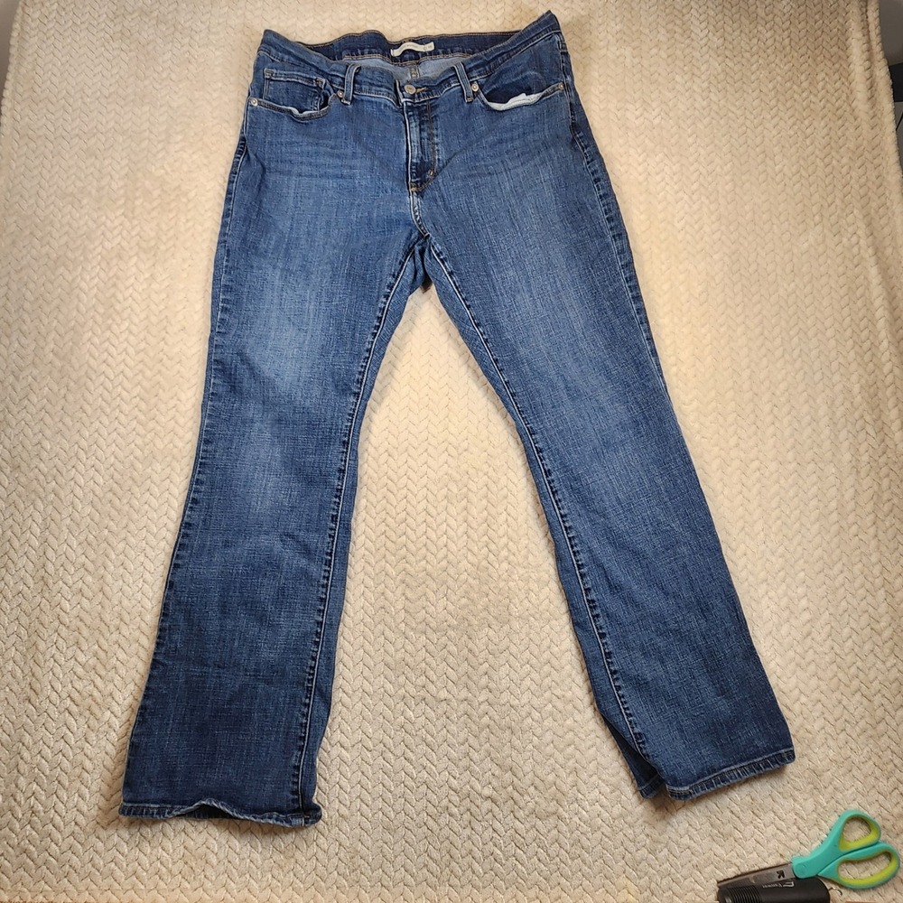 Levi's Classic‎ Bootcut Jeans Women's Size 16 Medium Wash Denim